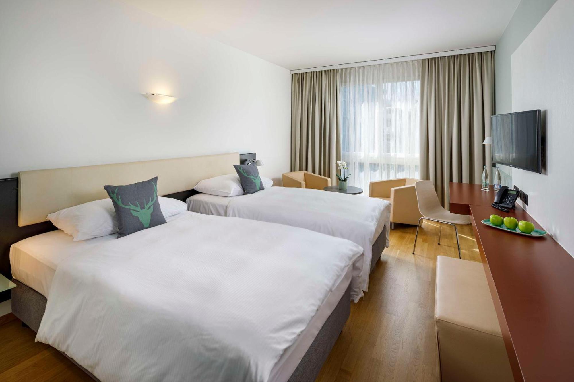 Hotel Allegra Lodge Клотен Екстериор снимка