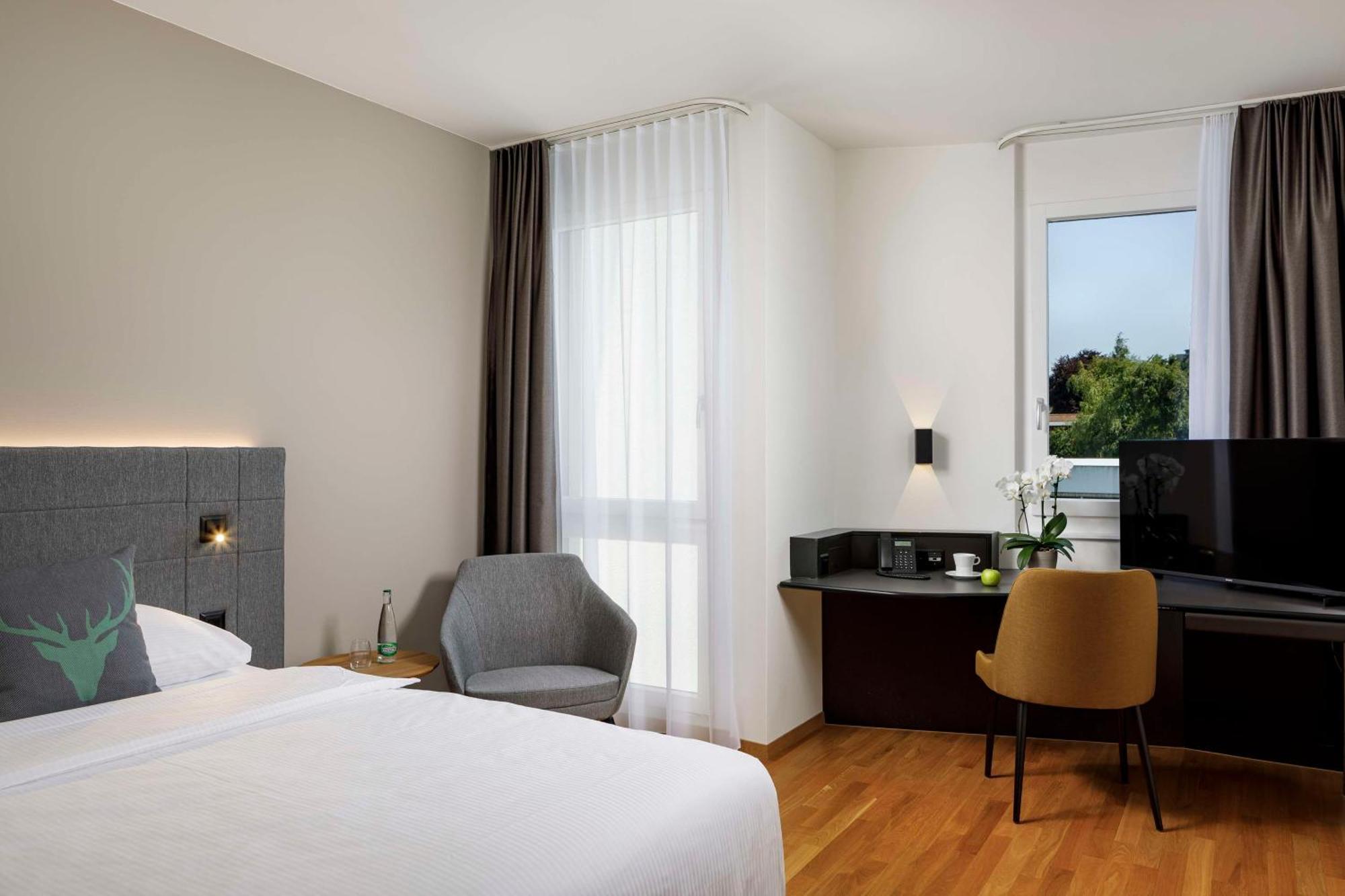 Hotel Allegra Lodge Клотен Екстериор снимка