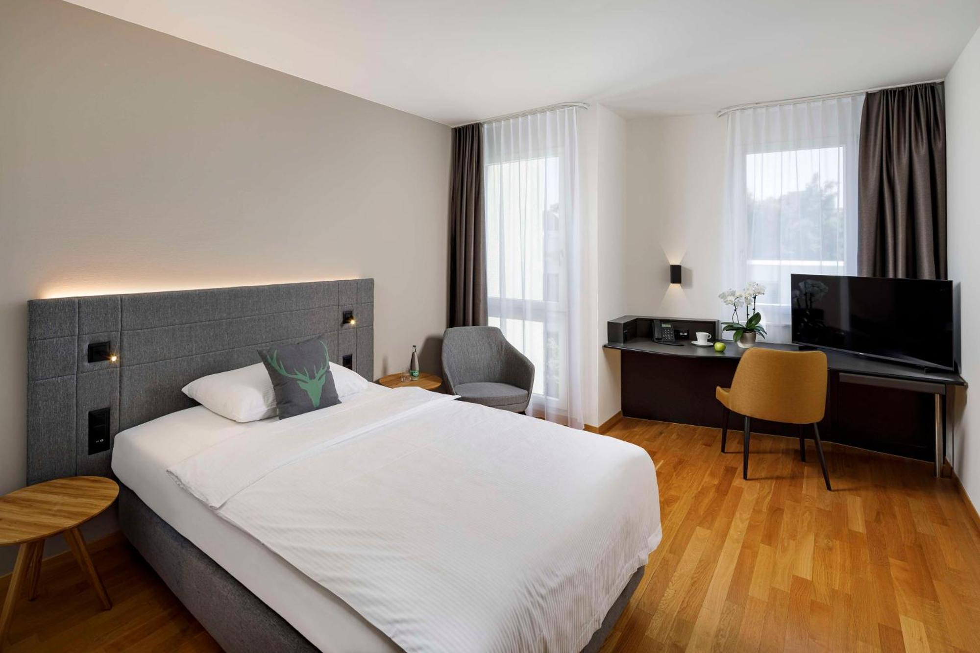 Hotel Allegra Lodge Клотен Екстериор снимка