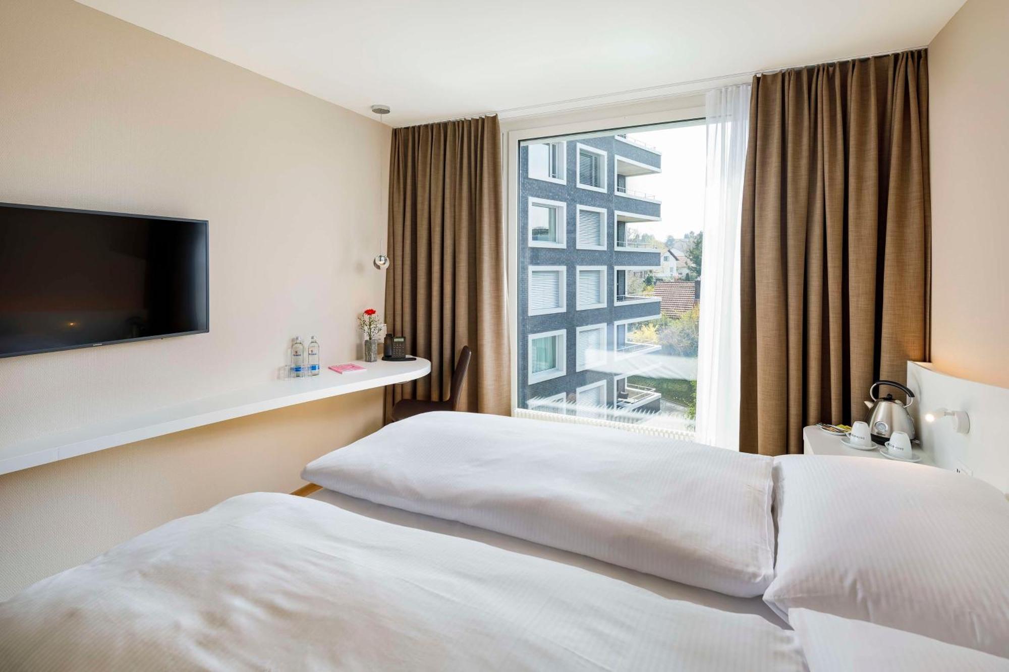Hotel Allegra Lodge Клотен Екстериор снимка