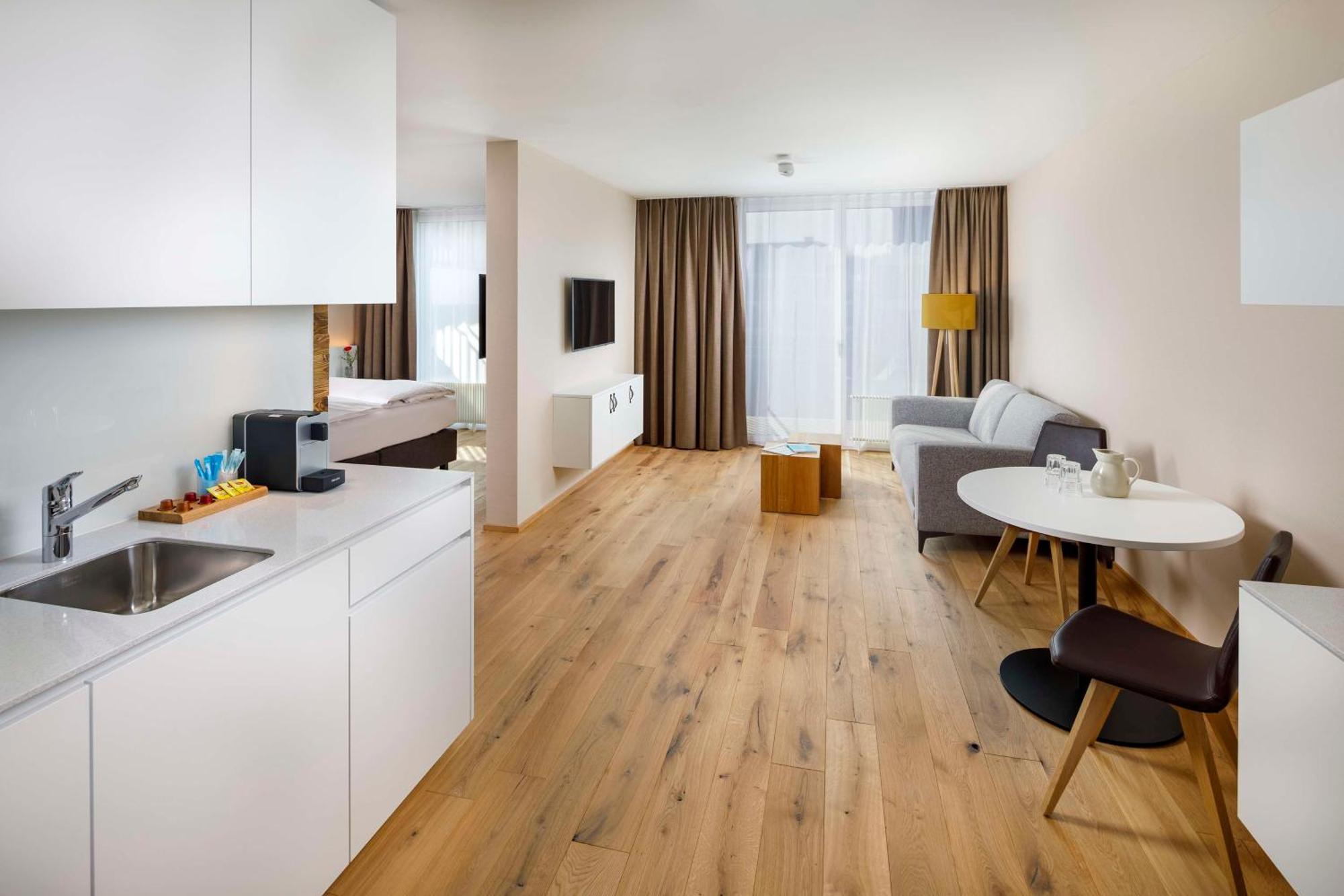 Hotel Allegra Lodge Клотен Екстериор снимка