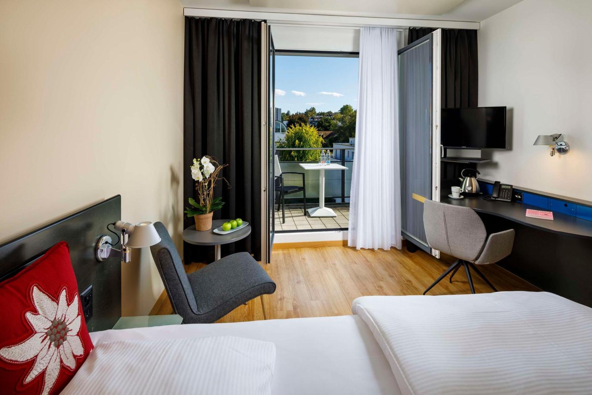 Hotel Allegra Lodge Клотен Екстериор снимка